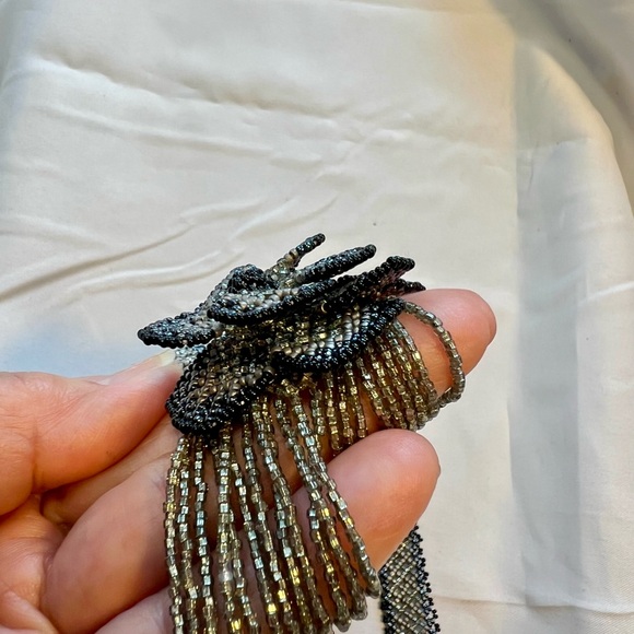 Vintage Victorian Style Necklace of double flower petals. Stunning beadwork. - Picture 11 of 13